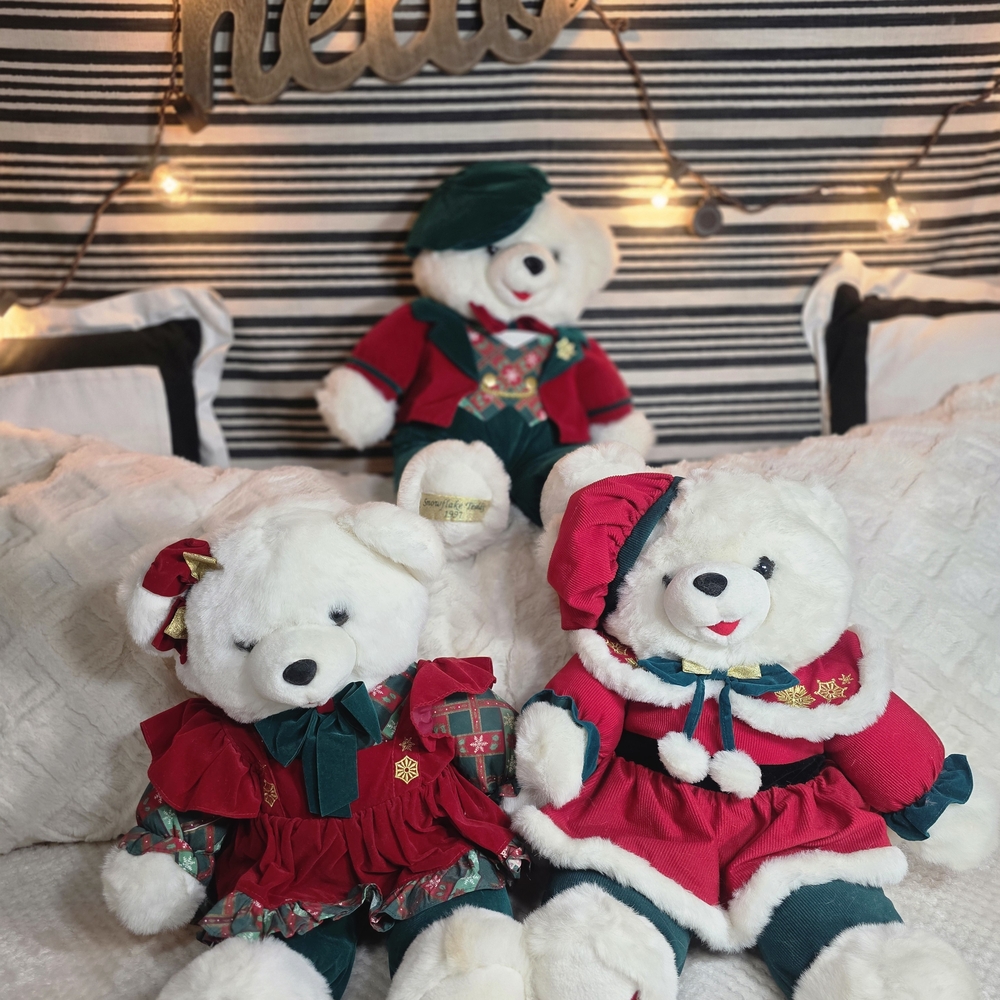 vintage Dan Dee Snowflake teddy bears, which are popular Christmas collectible
